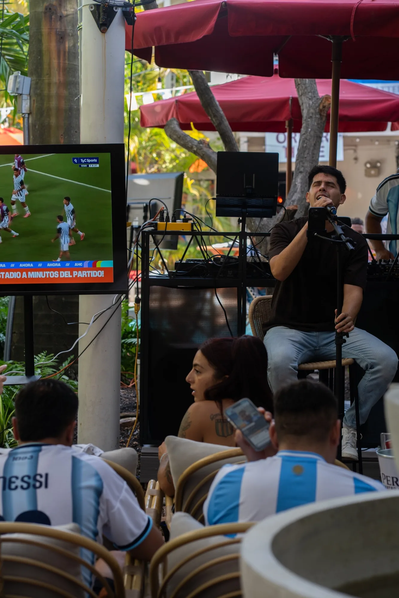 Foto 5 de Peña Argentina en Miami. Asado, cantante y música en vivo.